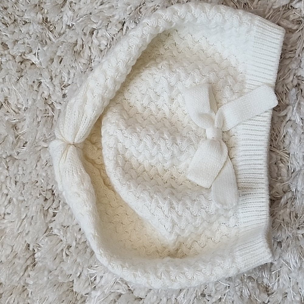 Baby Gap beanie 4T white